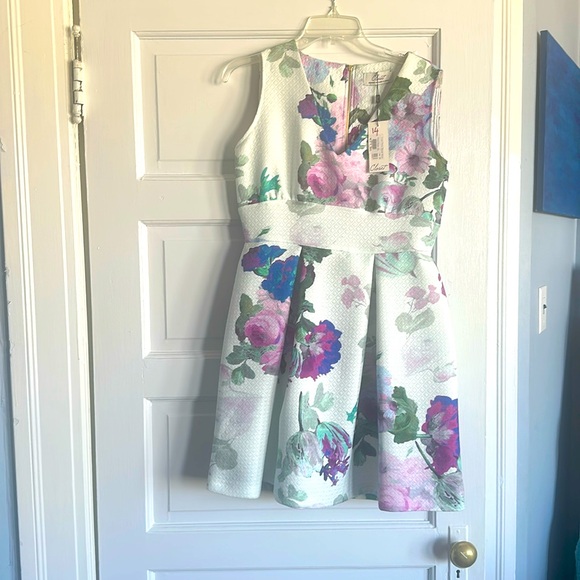 Closet Dresses & Skirts - Beautiful summer dress - never worn